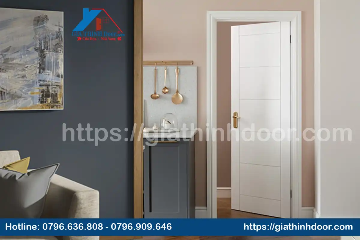 Cửa nhà vệ sinh